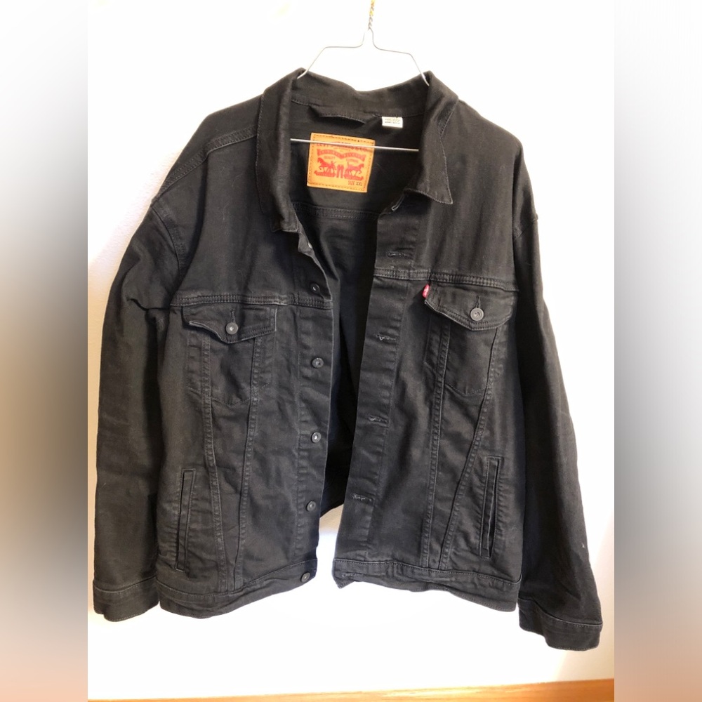 NWOT- Levi’s black denim jacket XXL